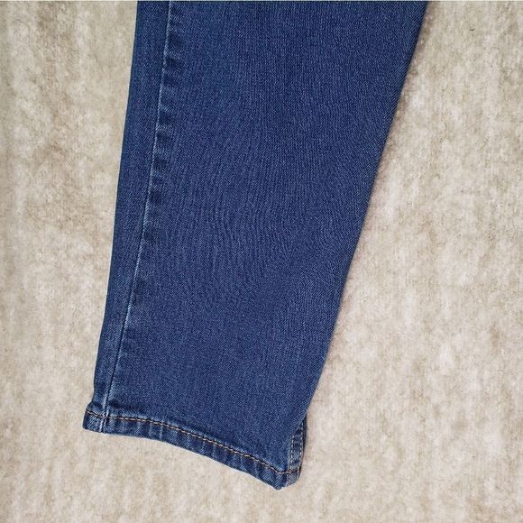 511 Levis - Picture 4 of 5